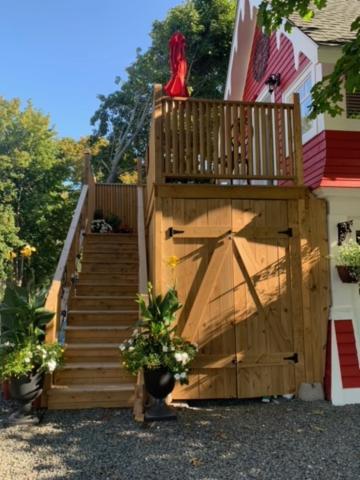 The Red House Fredericton Acomodação com café da manhã Exterior foto