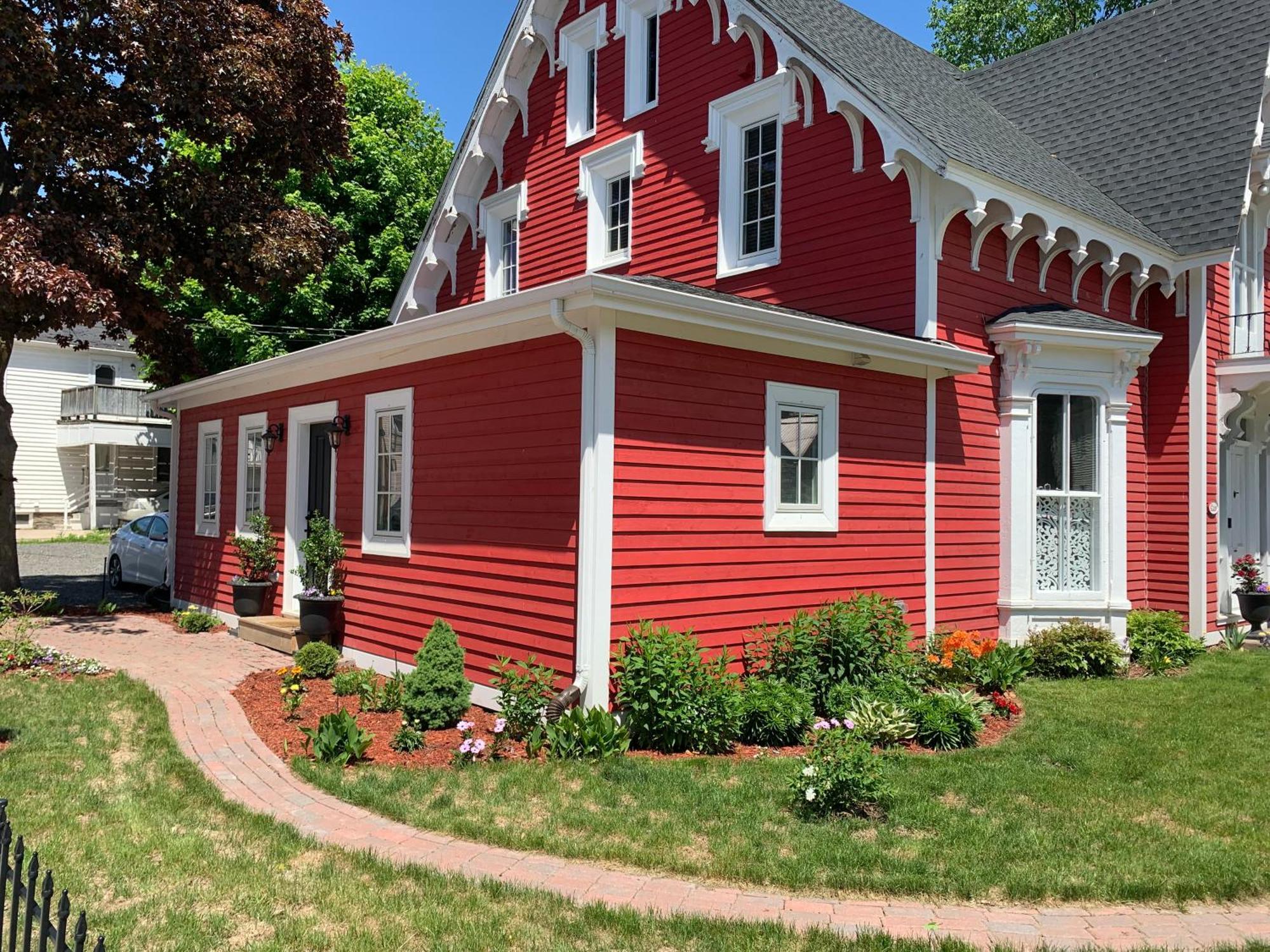 The Red House Fredericton Acomodação com café da manhã Exterior foto
