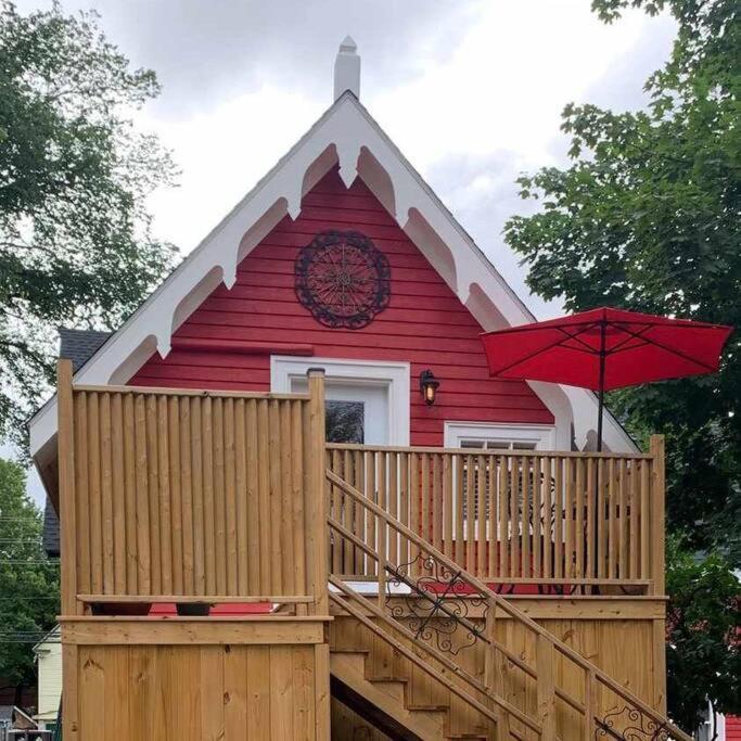 The Red House Fredericton Acomodação com café da manhã Exterior foto