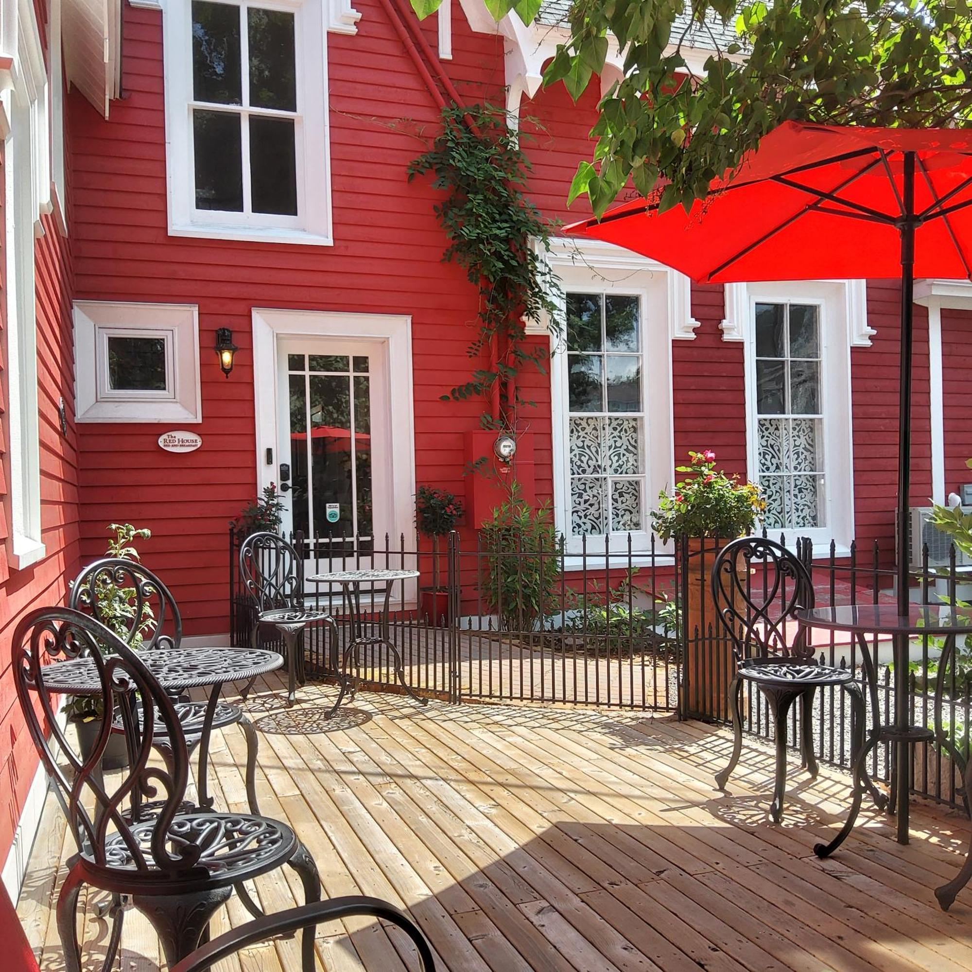 The Red House Fredericton Acomodação com café da manhã Exterior foto